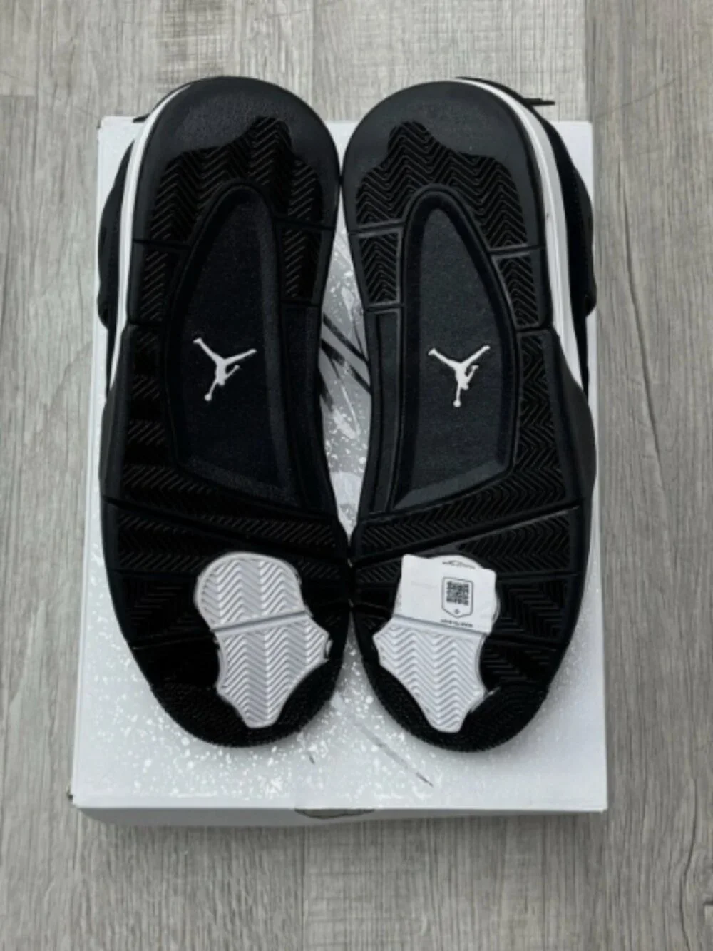 Air Jordan 4 Retro White Thunder
